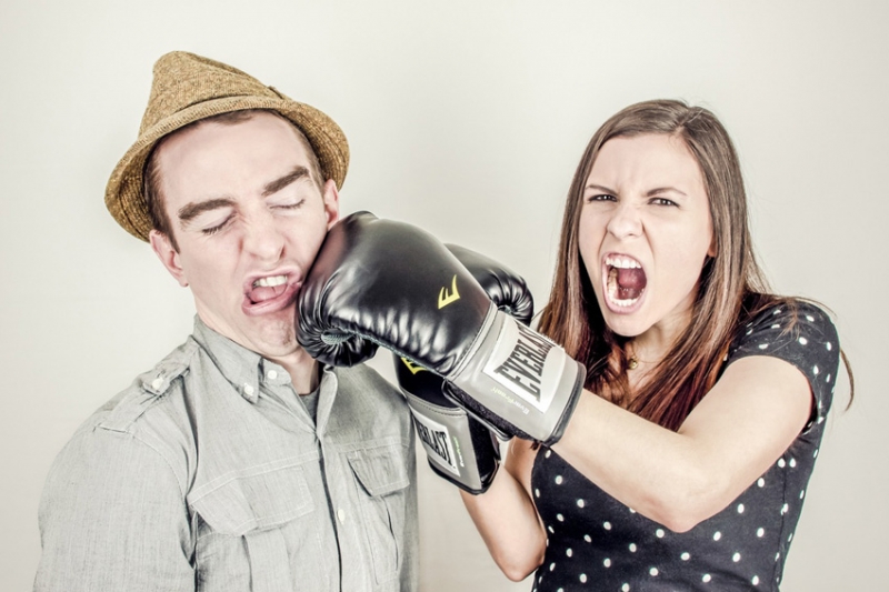 Esempio di past perfect continuous: I was very angry yesterday. I had been punching hard.